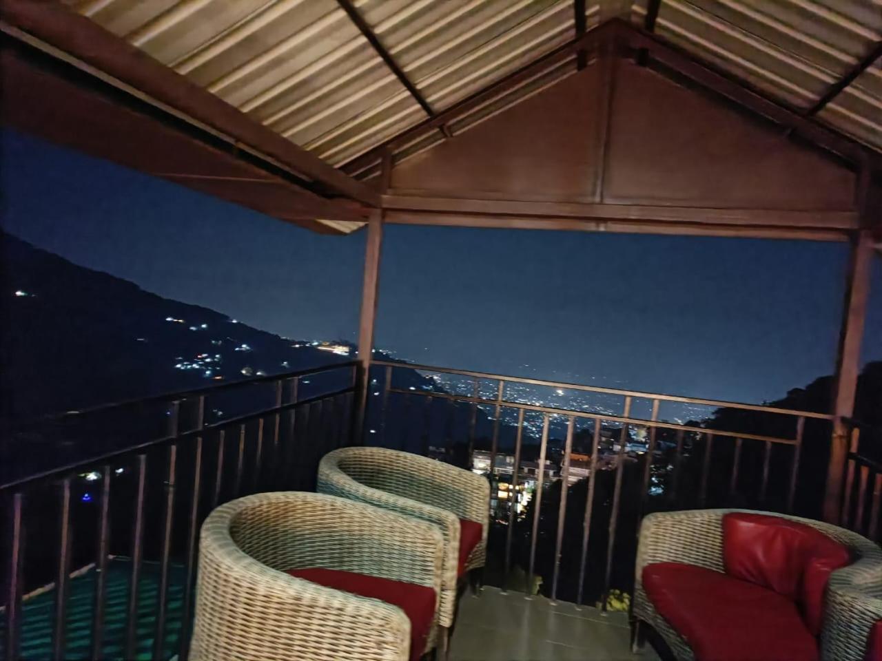 King Castle Mcleodganj-Centrally Heated And Air Cooled- Near Mall Road - Free Parking Дармсала Экстерьер фото