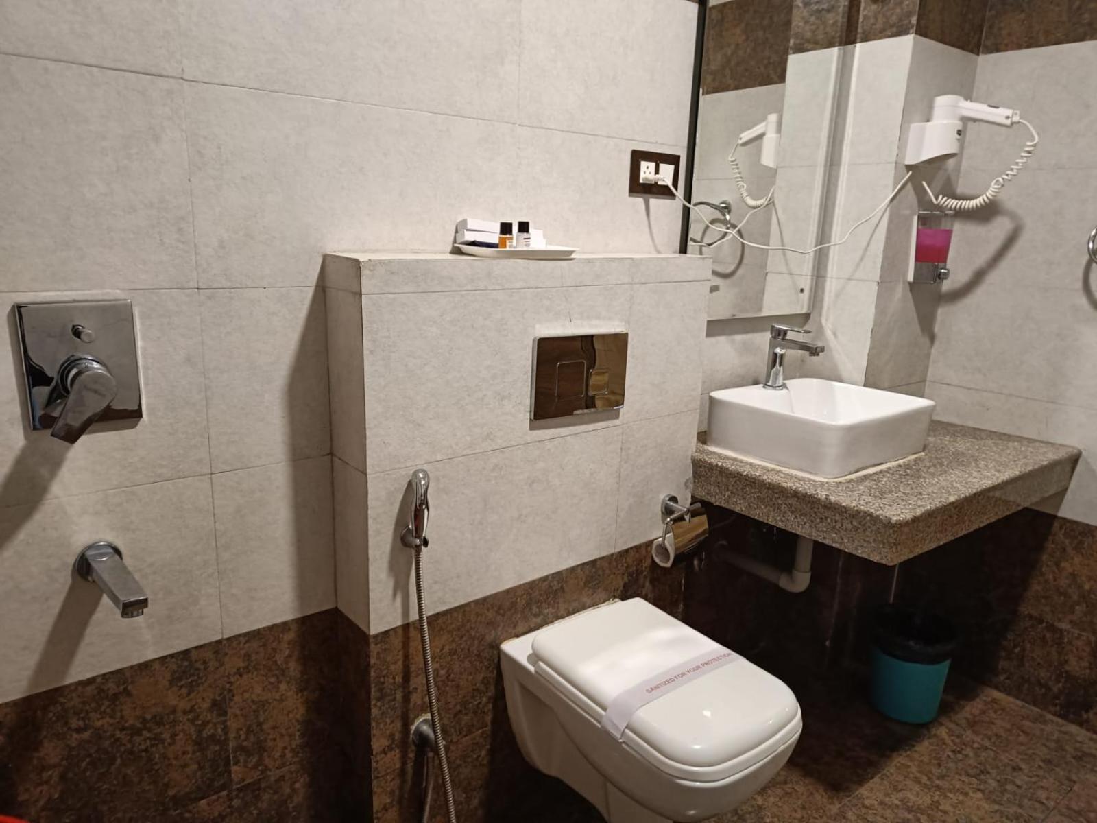 King Castle Mcleodganj-Centrally Heated And Air Cooled- Near Mall Road - Free Parking Дармсала Экстерьер фото